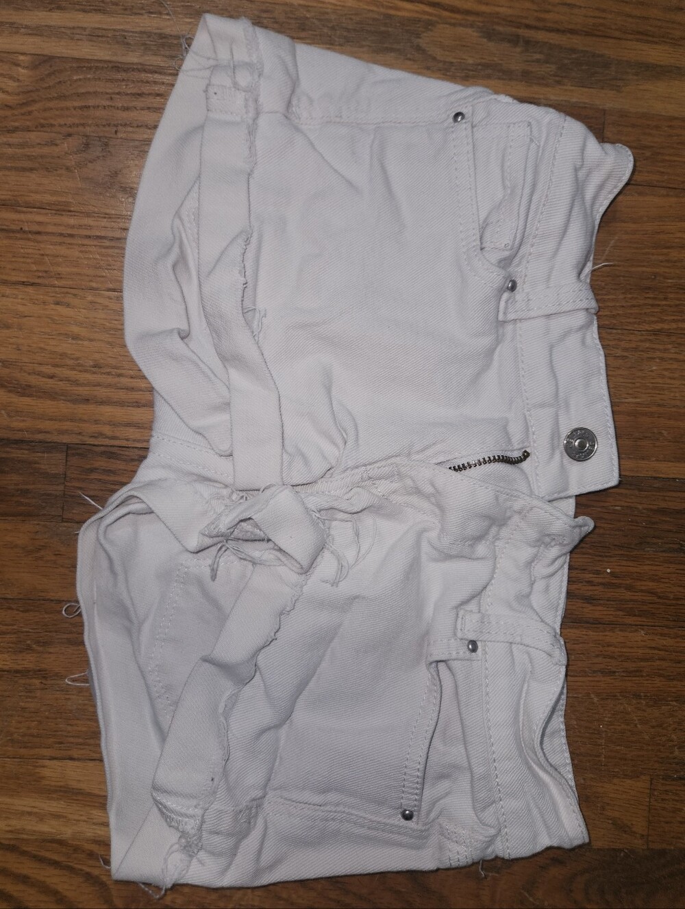 dELiA*s Taylor White Denim Shorts Size 3/4
